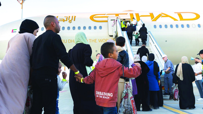 الإمارات تُنفذ إخلاء طبياً عاجلاً لـ 57 مريضاً من غزة رفقة ذويهم