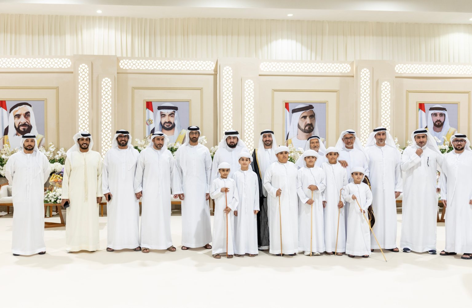 أحمد بن محمد يحضر أفراح الخياط وآل علي