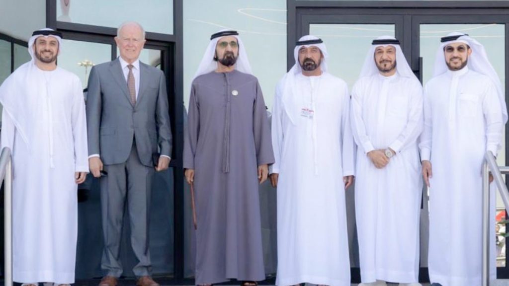 محمد بن راشد يشيد بالفريق القيادي لطيران الإمارات.. إماراتي من الدرجة الأولى