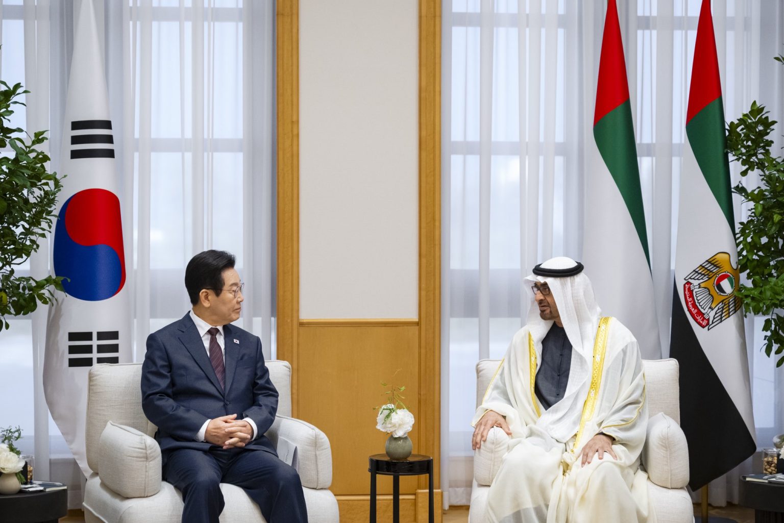 الإمارات وكوريا تجمعهما علاقات إستراتيجية تقوم على الثقة والاحترام المتبادل