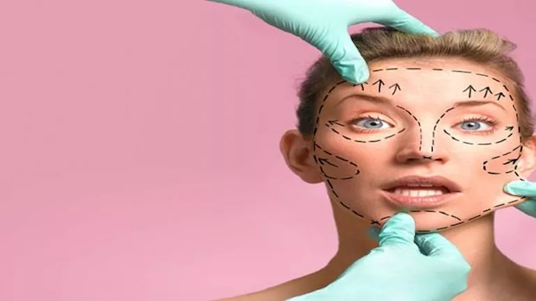 بعد انتشارها بين السيدات.. مخاطر لا تعرفها عن عمليات التجميل