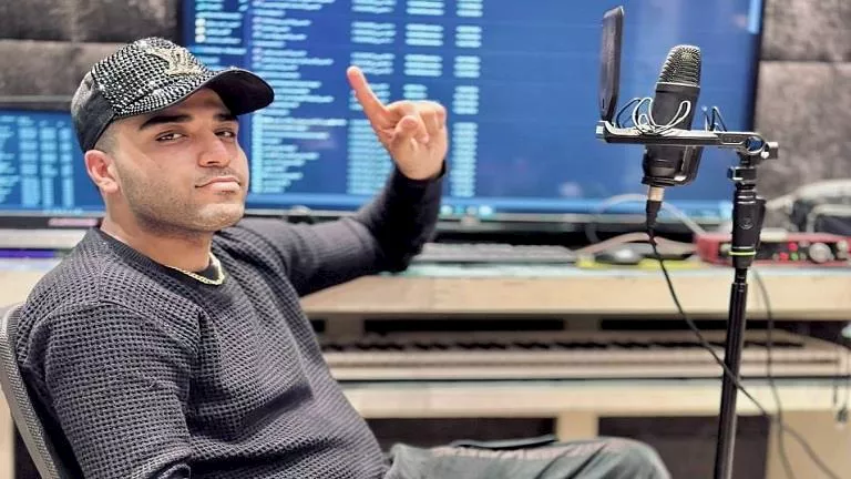 إسلام كابونجا يبكي ويعلق على إيقافه ودراسة شطبه من “الموسيقيين”