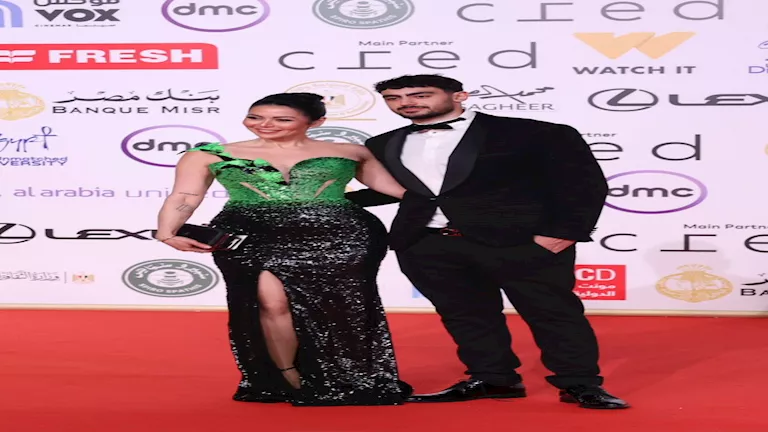 تكريم النبوي ومحمد عبدالعزيز وحضور النجوم.. لقطات افتتاح مهرجان القاهر