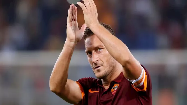 توتي ولوكاريلي.. قصص 5 نجوم رفضوا المال والنجومية للبقاء مع أنديتهم