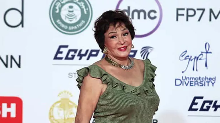 “السن مجرد رقم”.. لبلبة بإطلالة شبابية على ريد كاربت القاهرة السينمائي