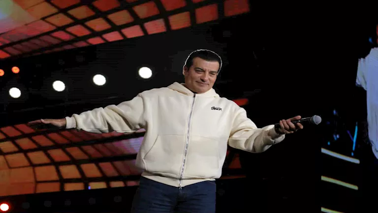 إيهاب توفيق يُشعل مدينتي بأغنيه في حفل كامل العدد.. صور