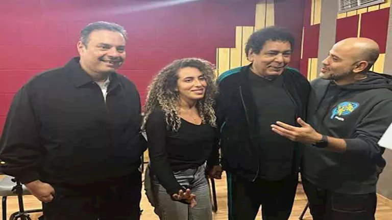 ويجز أحدثها.. قبل طرح “كلام فرسان” 5 تجارب رفع بها محمد منير شعار أول