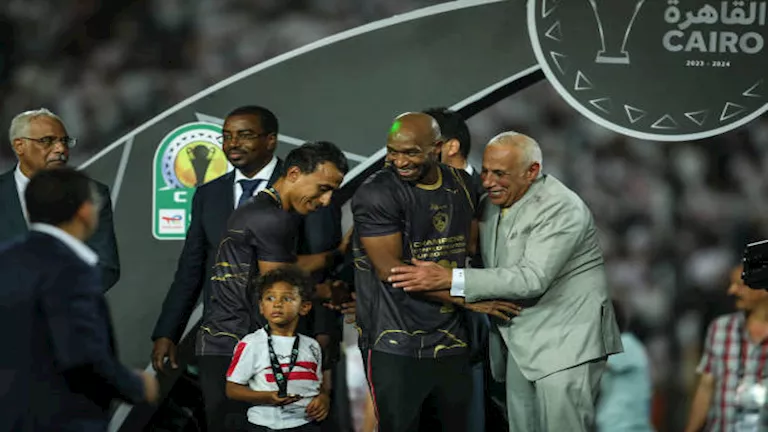 بينهم حاجي وشيكابالا.. أساطير الكرة الأفريقية يحيون حفل جوائز الأفضل