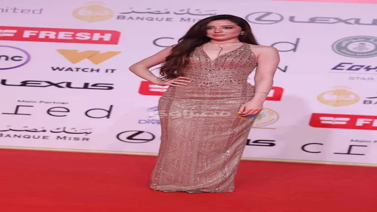 بفستان أوف شولدر جريء.. سارة نور تخطف الأضواء في ختام مهرجان القاهرة