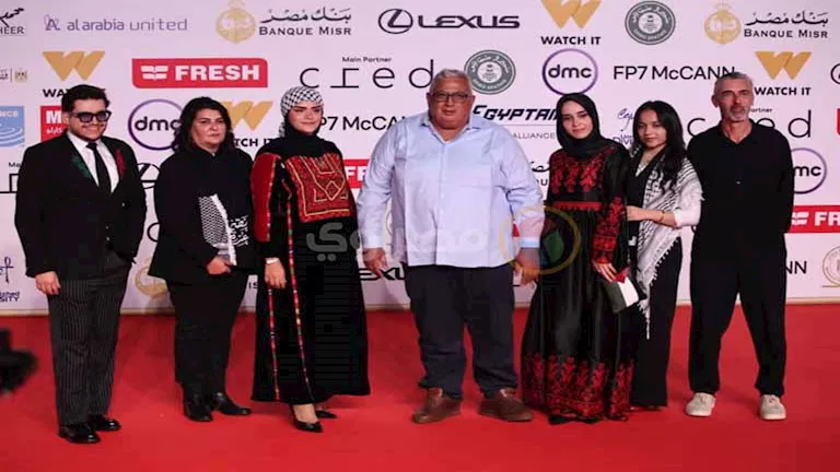 نجوم وأبطال فيلمي “اغتراب” و”كوندافا” على ريد كاربت مهرجان القاهرة الس