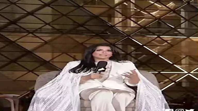 منى الشاذلي تتألق بإطلالة فرعونية في افتتاح المتحف المصري الكبير