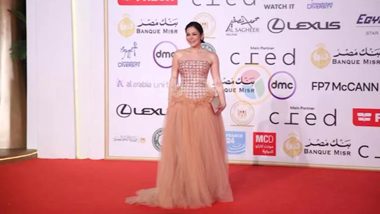بفستان أنيق وجذاب.. لقاء الخميسي تخطف الأنظار في ختام القاهرة السينمائ
