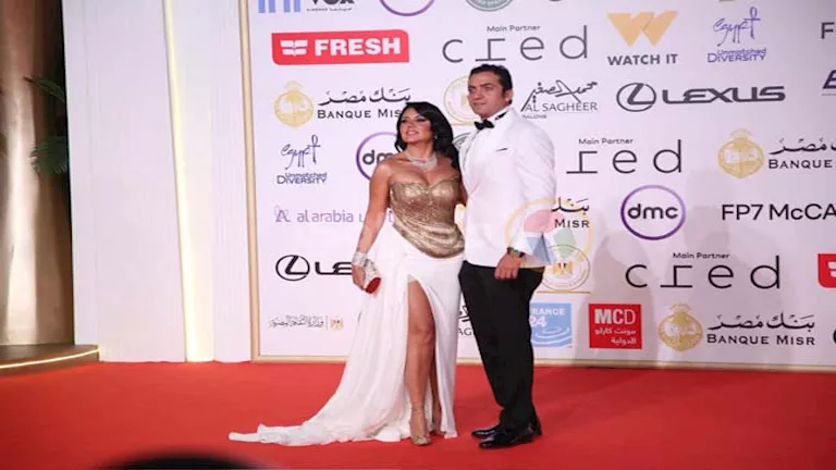 خبير موضة يمنح إطلالة رانيا يوسف 6 نجوم في القاهرة السينمائي