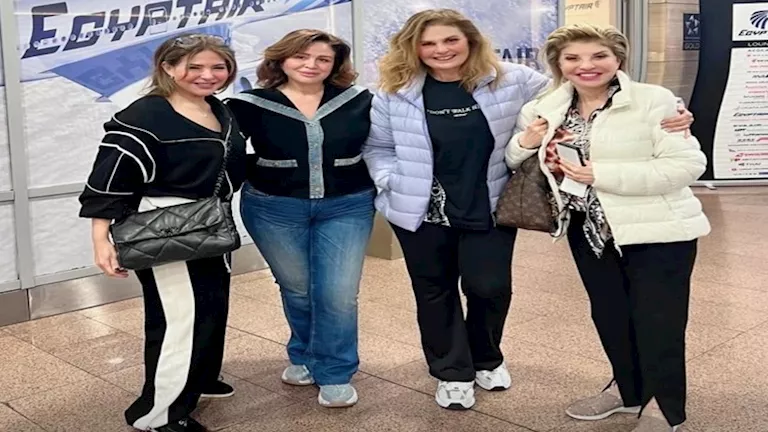 رايحين فين.. صابرين تتشر صورة بصحبة نجوم الفن