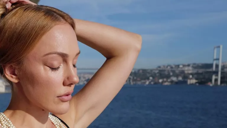 مريم أوزرلي بإطلالة جريئة من أحدث ظهور على السوشيال ميديا