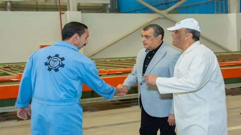 وزير الإنتاج الحربي يجري جولة مفاجئة بمصنع 63