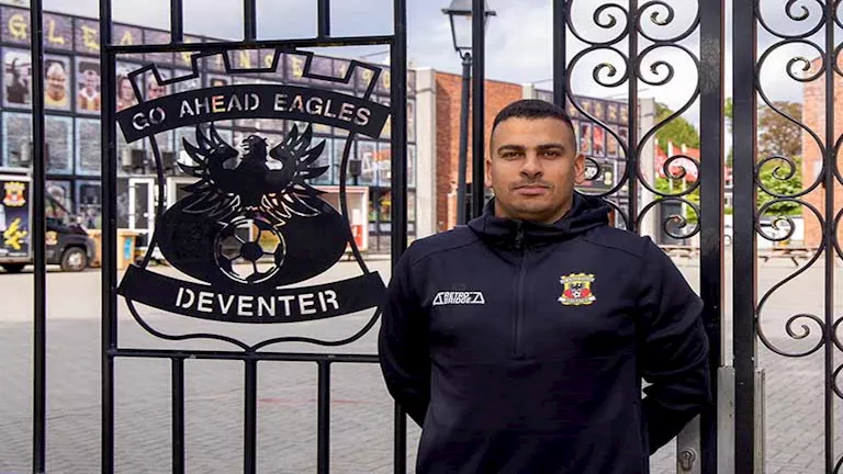 لعب للزمالك والإصابات غيرت حياته.. قصة مدرب مصري يسطع في سماء أوروبا