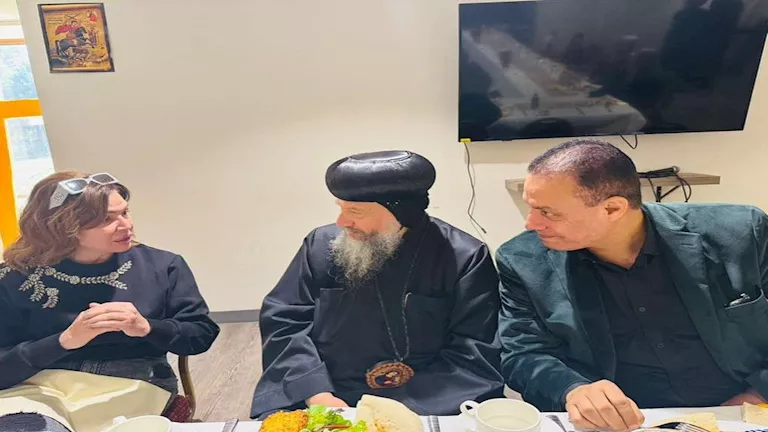 إلهام شاهين داخل الكنيسة المصرية في أمريكا: “تحيا مصر وأهلها في كل مكا