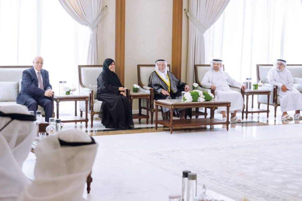 سلطان القاسمي يشدد على استقطاب الكفاءات الأكاديمية والإدارية المتميزة