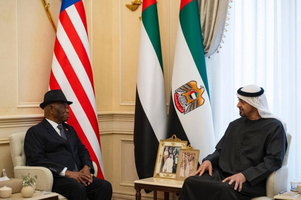 محمد بن زايد ورئيس ليبيريا يبحثان سبل تعزيز العلاقات الثنائية