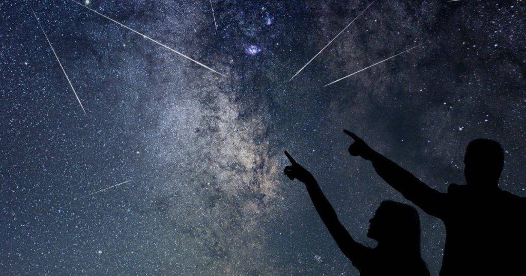 زخات شهب الأسديّات تسطع في سماء الإمارات