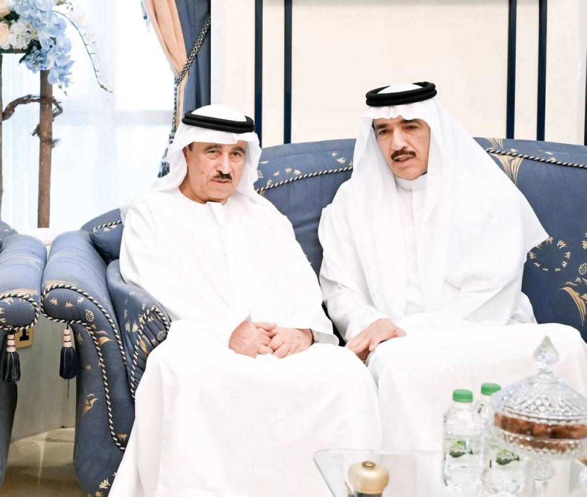 أحمد الزعابي خلال تقديم واجب العزاء إلى أحمد الشعفار