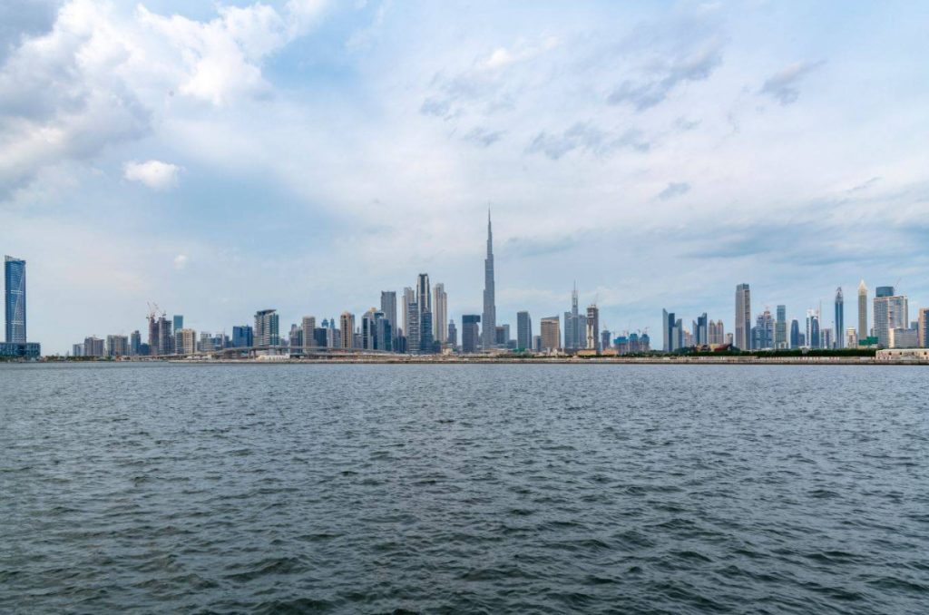 الإمارات.. فرصة لسقوط أمطار غداً