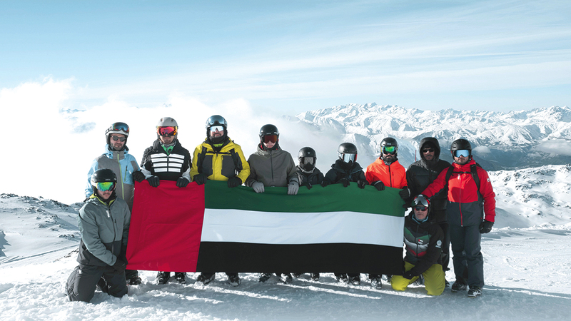 عَلَم الإمارات وصورة زايد وراشد يُزيّنان قمم الألب