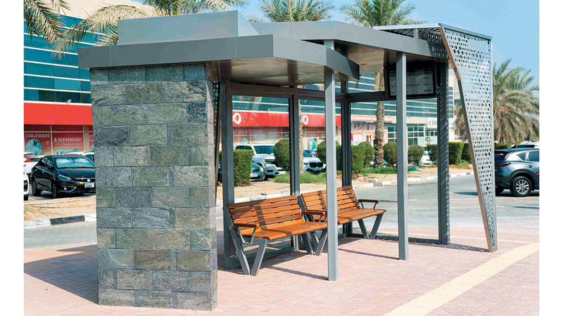 «طرق دبي» تُنجز 595 مظلة لركاب حافلات المواصلات العامة في مناطق حيوية