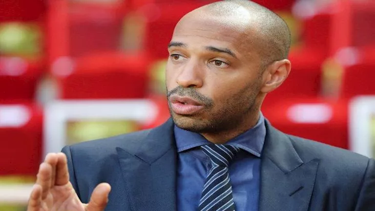 “عليك حماية فريقك”.. هنري ينتقد تصريحات محمد صلاح ضد سلوت وليفربول