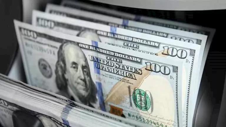 “جدته تميمة الحظ”.. رجل يفوز بمليون دولار بعد صدفة غريبة