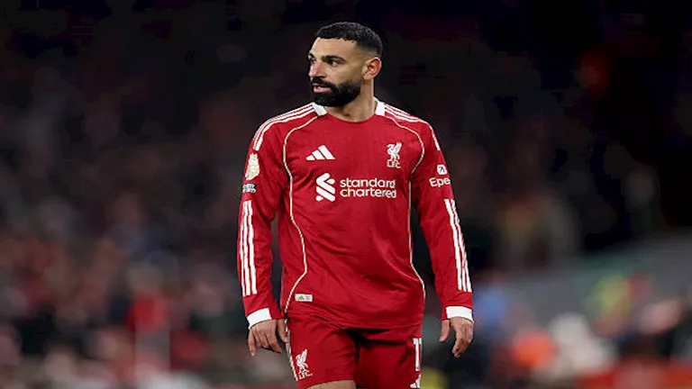 آرني سلوت يعلق على أزمته مع محمد صلاح