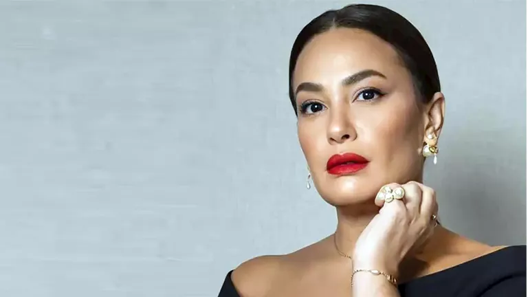 فستان جذاب ومكياج هادئ.. هند صبري تخطف الأنظار بإطلالتها