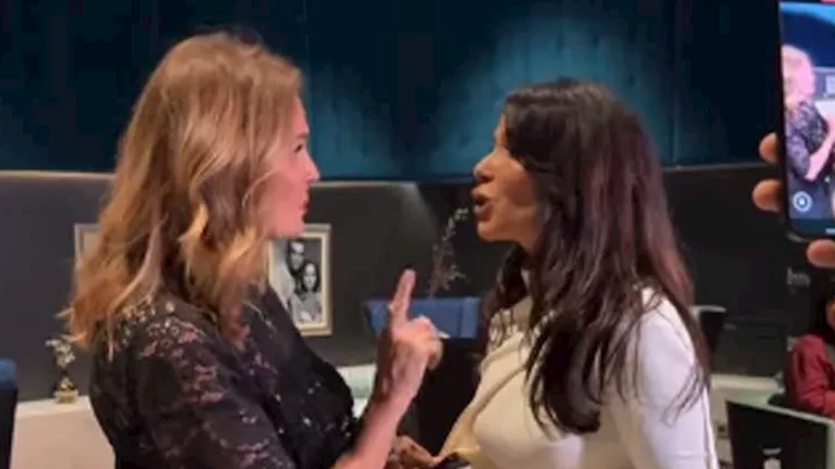 يسرا تهنئ منى زكي بعد عرض “الست”: “الفيلم فوق الروعة وإنتي عظيمة”