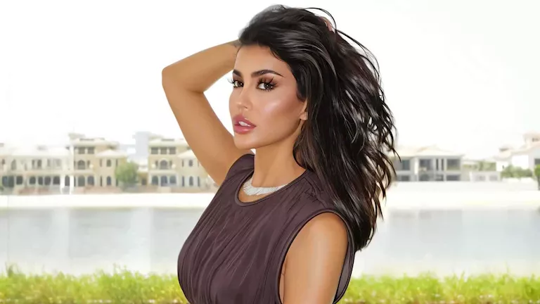 الأسود يليق بها.. يمني خوري بإطلالة كاجوال