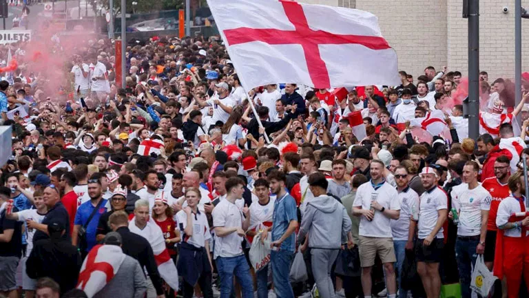 غضب جماهيري في إنجلترا بسبب أسعار تذاكر كأس العالم .. ما القصة؟