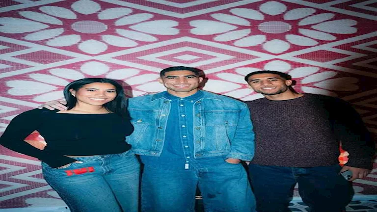 7 صور لشقيقة أشرف حكيمي مع عائلتها