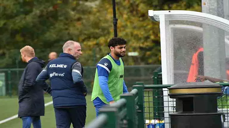 “12 مساهمة تهديفية”.. لاعب مصري جديد يواصل التألق في إنجلترا