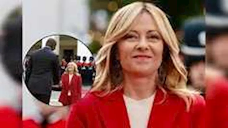 ردة فعل غريبة.. ميلوني تتصدر الترند بسبب فرق الطول مع رئيس موزمبيق