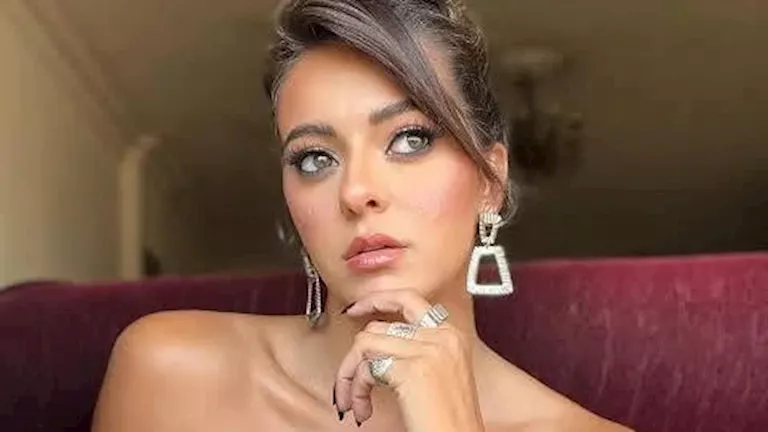 بقفازات ملونة.. هكذا نسقت ميران عبد الوارث إطلالتها؟