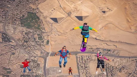 مشاهد تخطف الأنفاس.. مغامرة لا تنسى فوق أهرامات الجيزة “10صور”