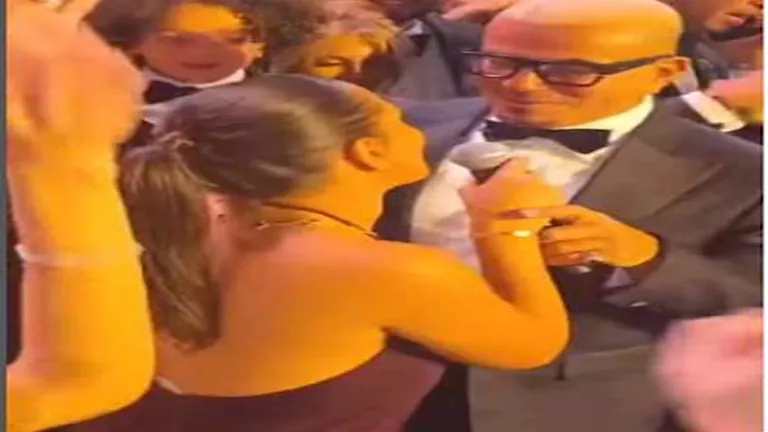 فيديو يجمع عمرو دياب مع ابنته جنا بحفل زفاف