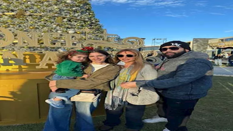 ليلى علوي تحتفل بالكريسماس مع عائلتها.. صور