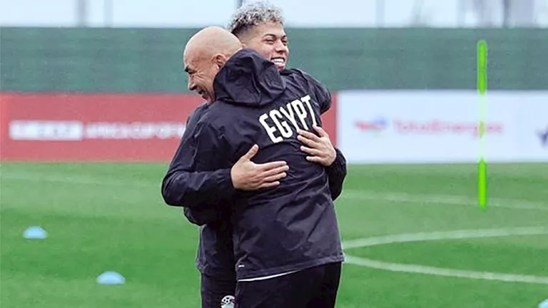 “بصورة في المران”.. حسام حسن ينهي الجدل حول وجود خلاف مع إمام عاشور