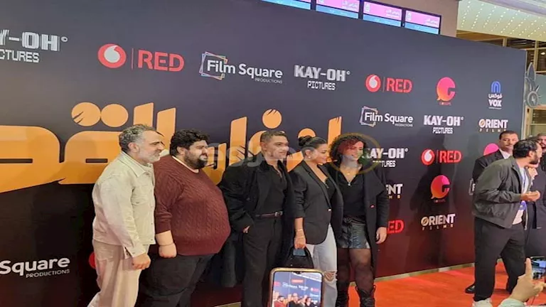 آسر ياسين وأسماء جلال.. 25 صورة من العرض الخاص لفيلم “إن غاب القط”