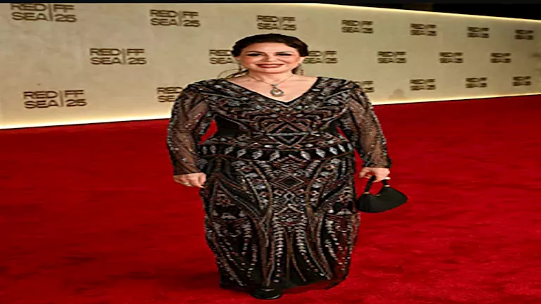 إطلالة كاجوال أنيقة.. إلهام شاهين تتألق في ثالث أيام مهرجان البحر الأح