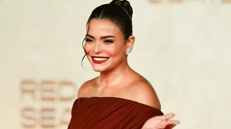 أحدث جلسة تصوير جريئة لأسماء جلال في مهرجان البحر الأحمر