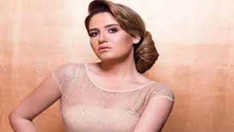 هنا شيحة بإطلالة جريئة.. لماذا اختارت اللون الأحمر؟