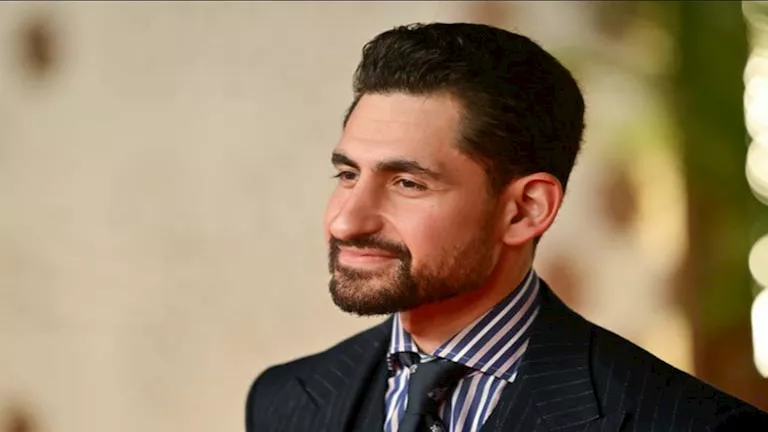 أمير المصري على السجادة الحمراء لفيلمه القصص في “البحر الأحمر السينمائ