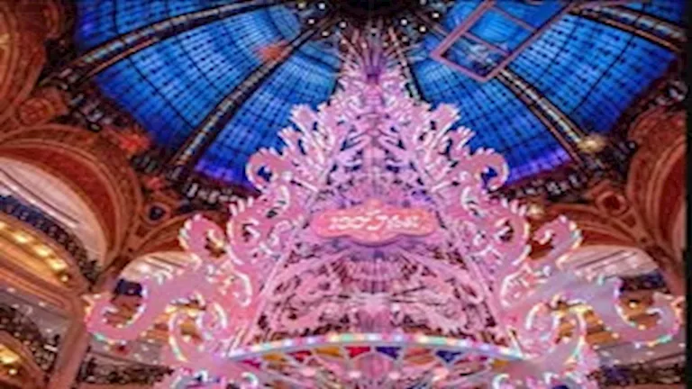 نادرة وغير مألوفة.. أغرب أشجار “الكريسماس” حول العالم